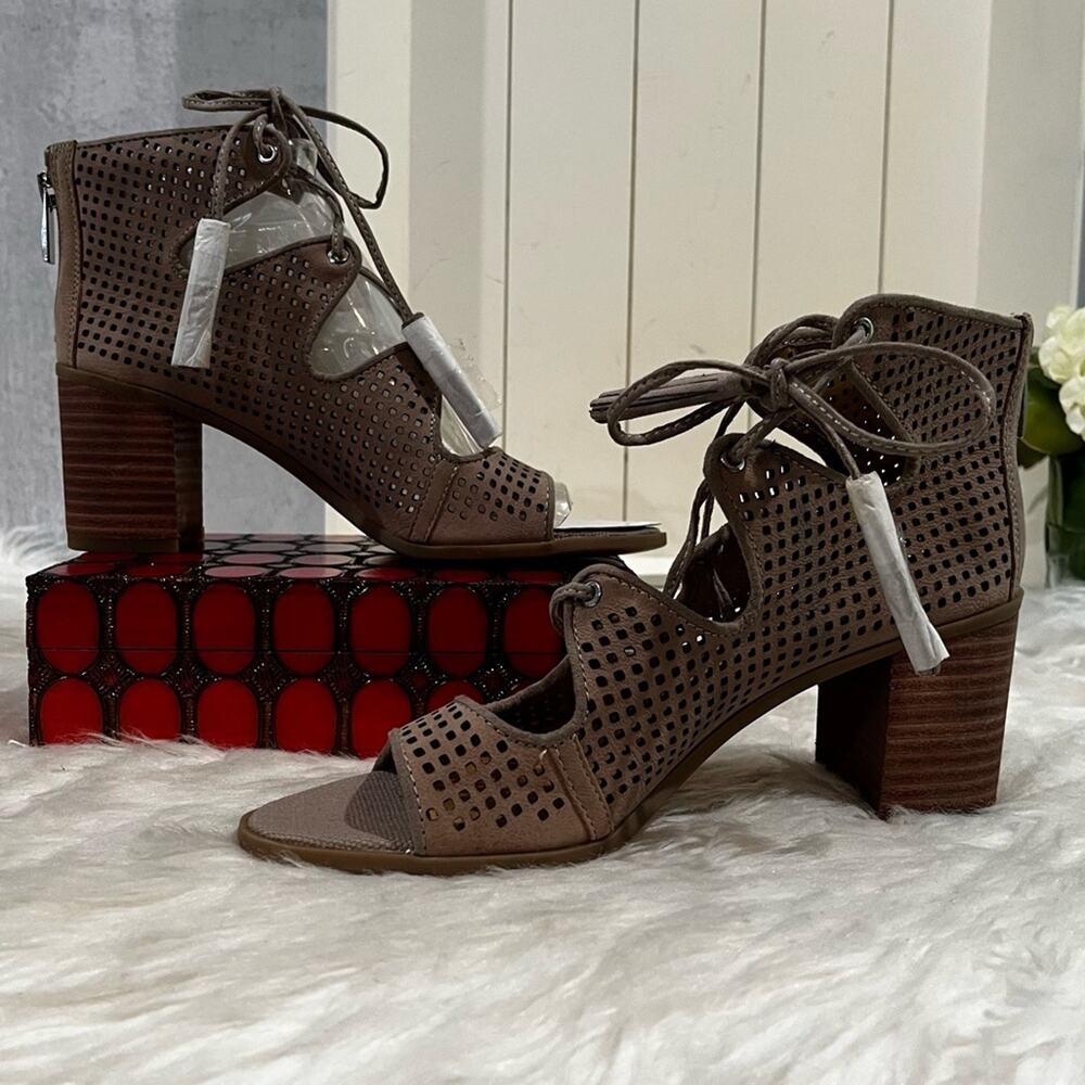 NEW Franco Sarto Leather Suede Perforated Honolulu Ghillie Lace-Up Sandals 5.5 - Picture 4 of 16